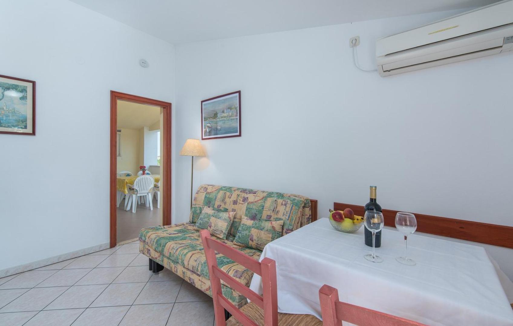 Villa Anita With Common Pool Vrvari Bilik gambar